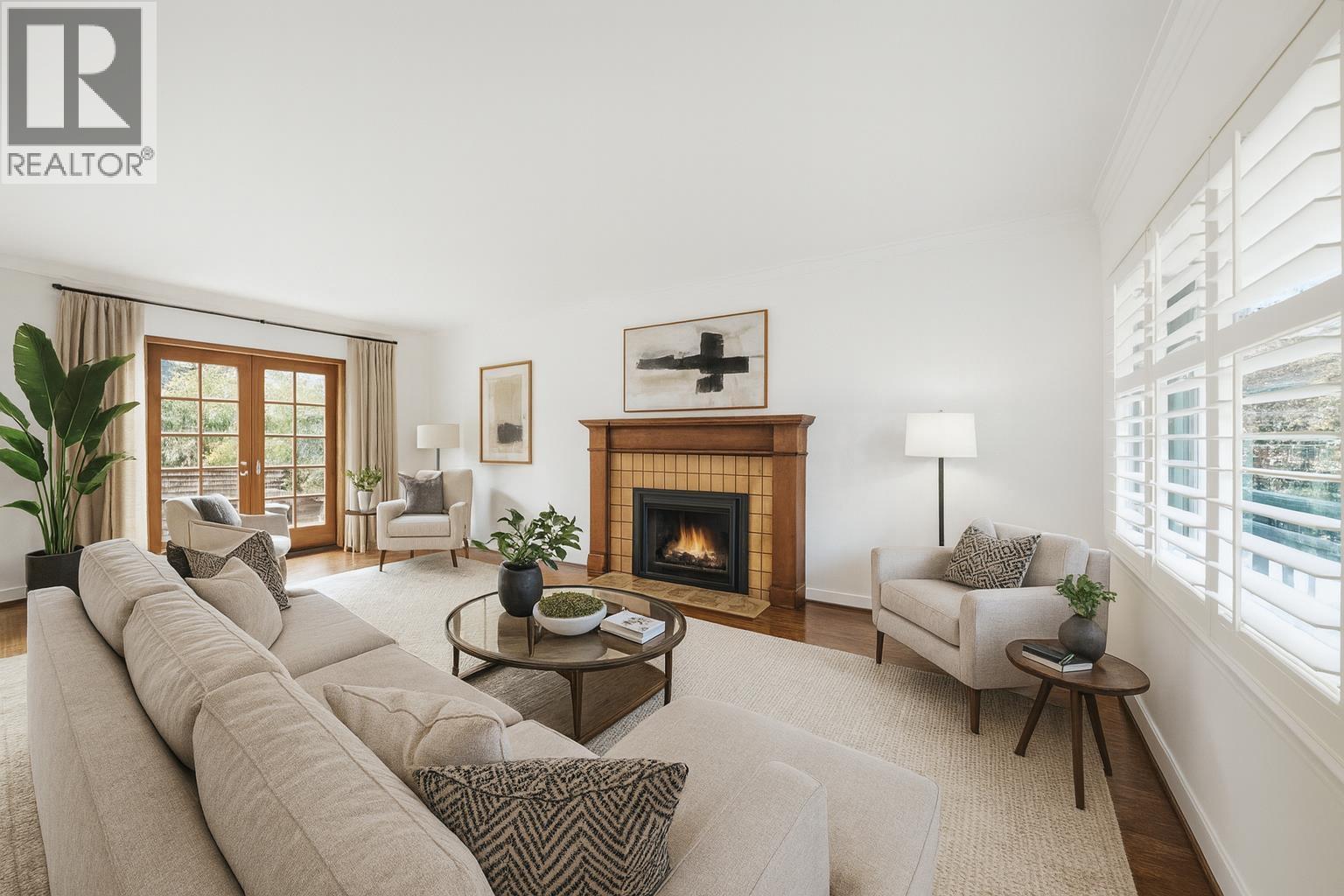 5761 Holland Street, Vancouver, BC - Indoor Photo Showing Living Room With Fireplace