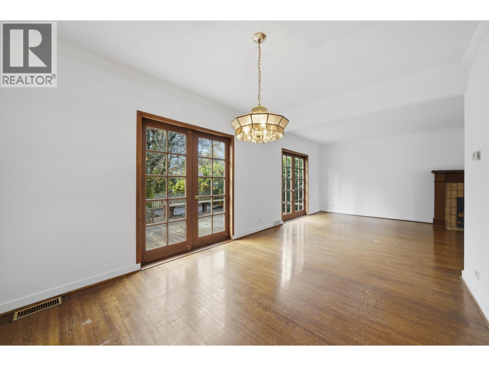 5761 Holland Street, Vancouver, BC - Indoor Photo Showing Other Room