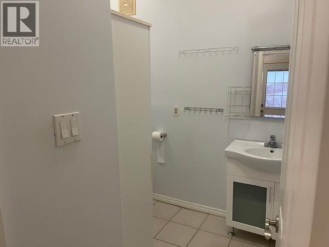 3034 Glen Drive, Vancouver, BC - Indoor Photo Showing Bathroom