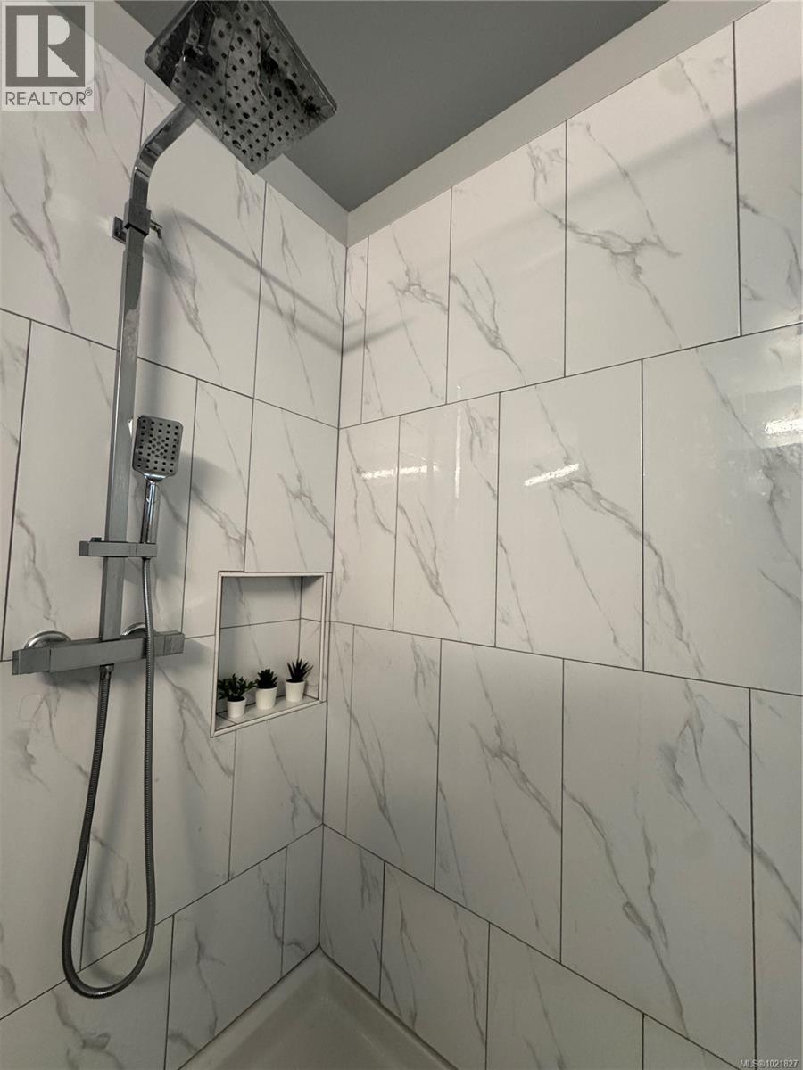 714 Charter Rd, Mayne Island, BC - Indoor Photo Showing Bathroom