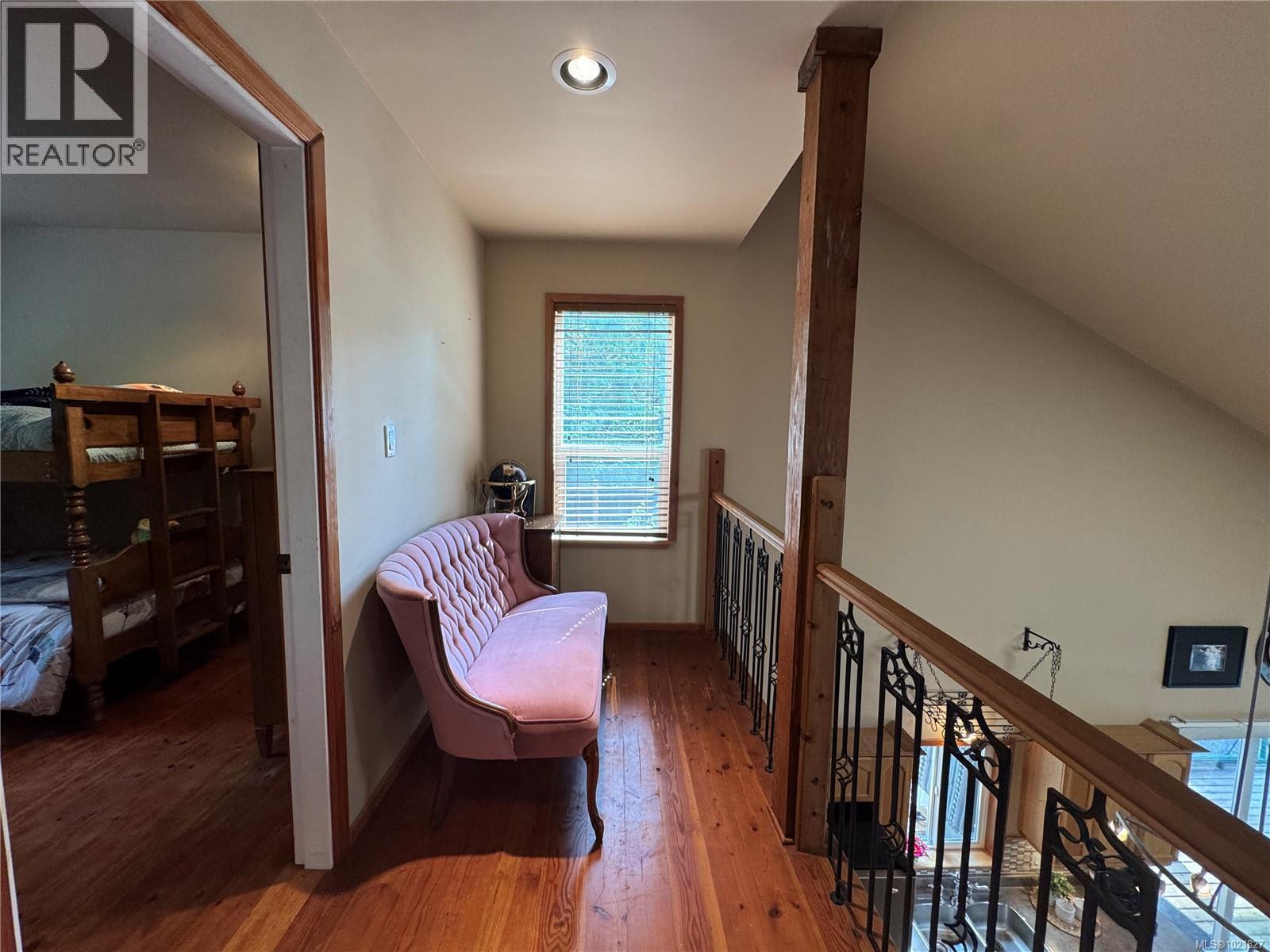 714 Charter Rd, Mayne Island, BC - Indoor Photo Showing Other Room