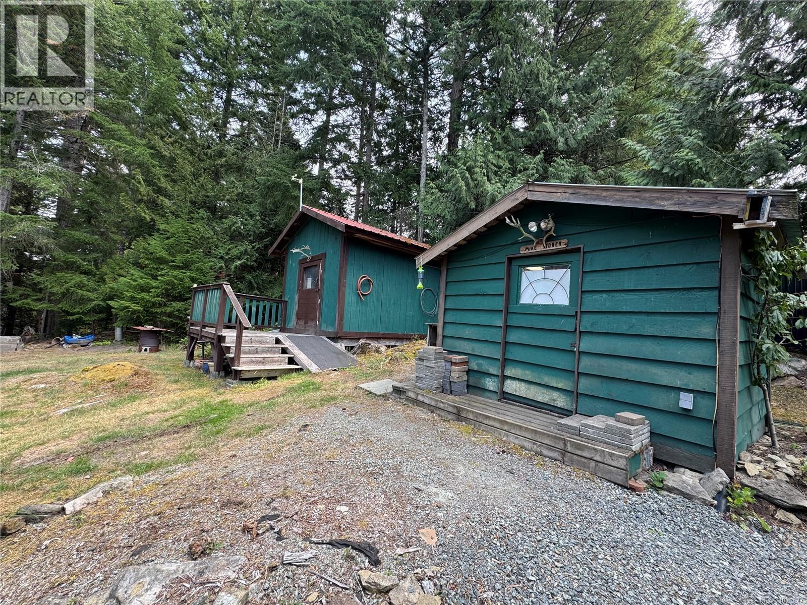 714 Charter Rd, Mayne Island, BC - Outdoor