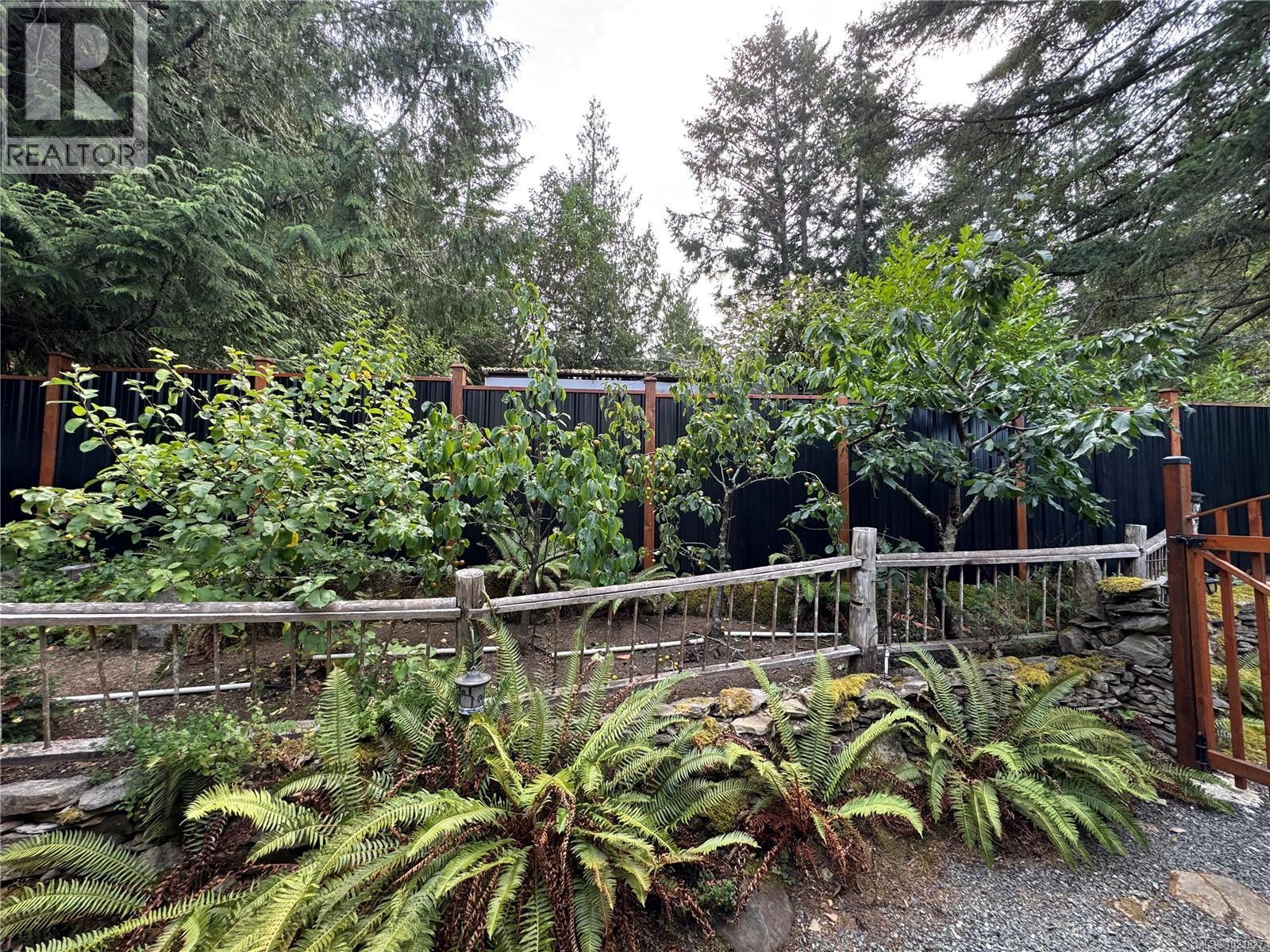 714 Charter Rd, Mayne Island, BC - Outdoor