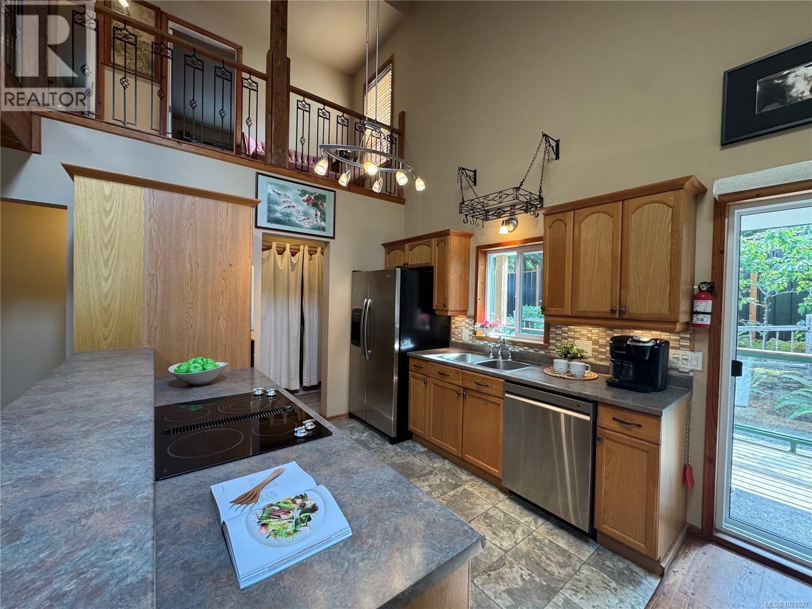 714 Charter Rd, Mayne Island, BC - Indoor Photo Showing Kitchen With Double Sink