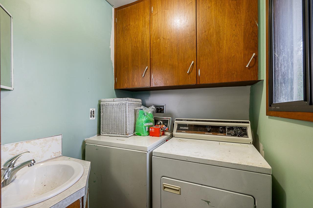 45596 Lewis Avenue|Chilliwack Proper West, Chilliwack, BC - Indoor Photo Showing Laundry Room