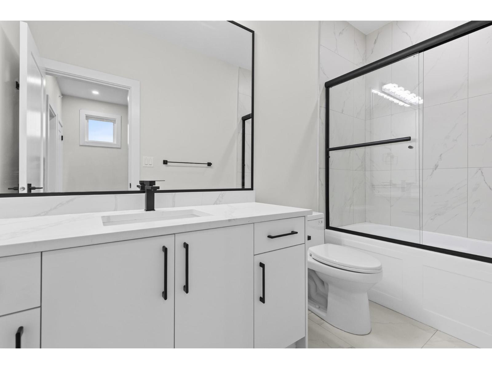 8590 Dunbar Way, Mission, BC - Indoor Photo Showing Bathroom