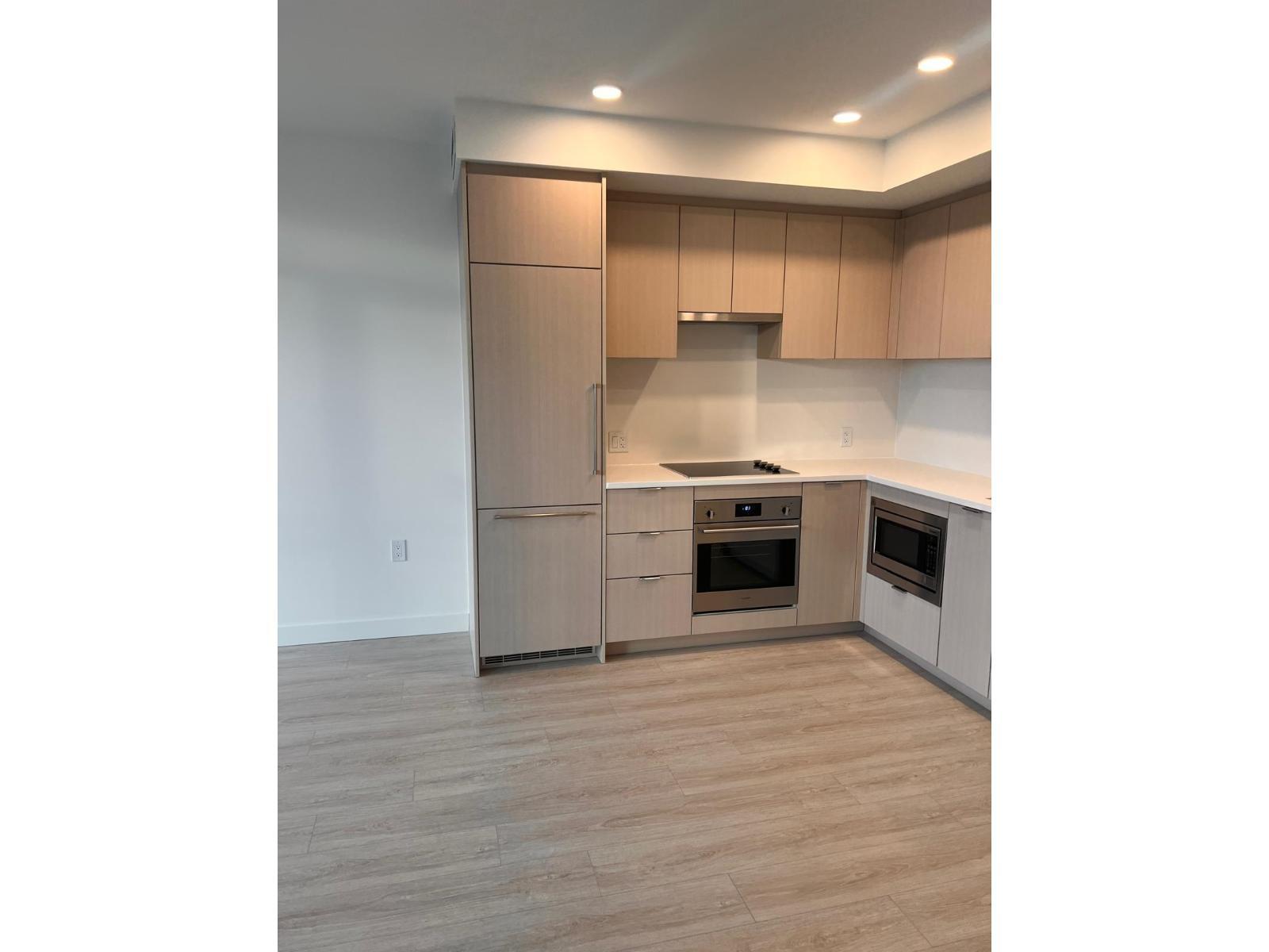 606 13675 107A Avenue, Surrey, BC - Indoor Photo Showing Kitchen