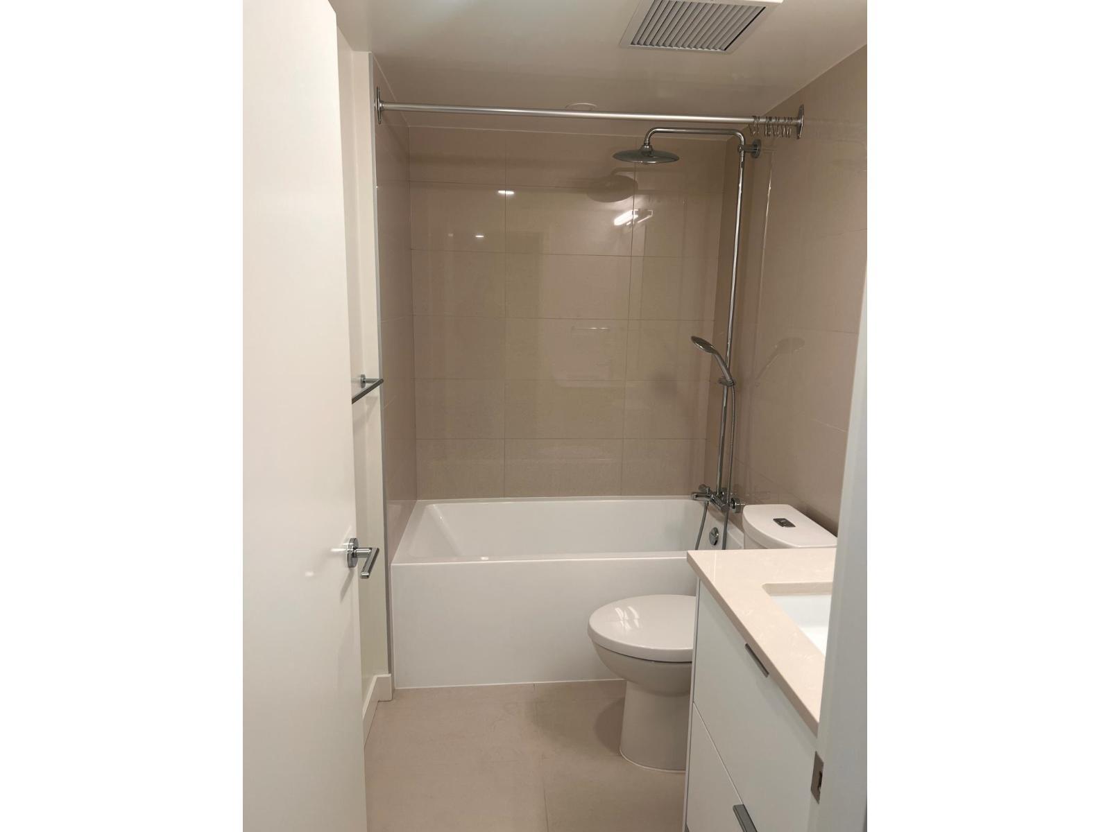 606 13675 107A Avenue, Surrey, BC - Indoor Photo Showing Bathroom