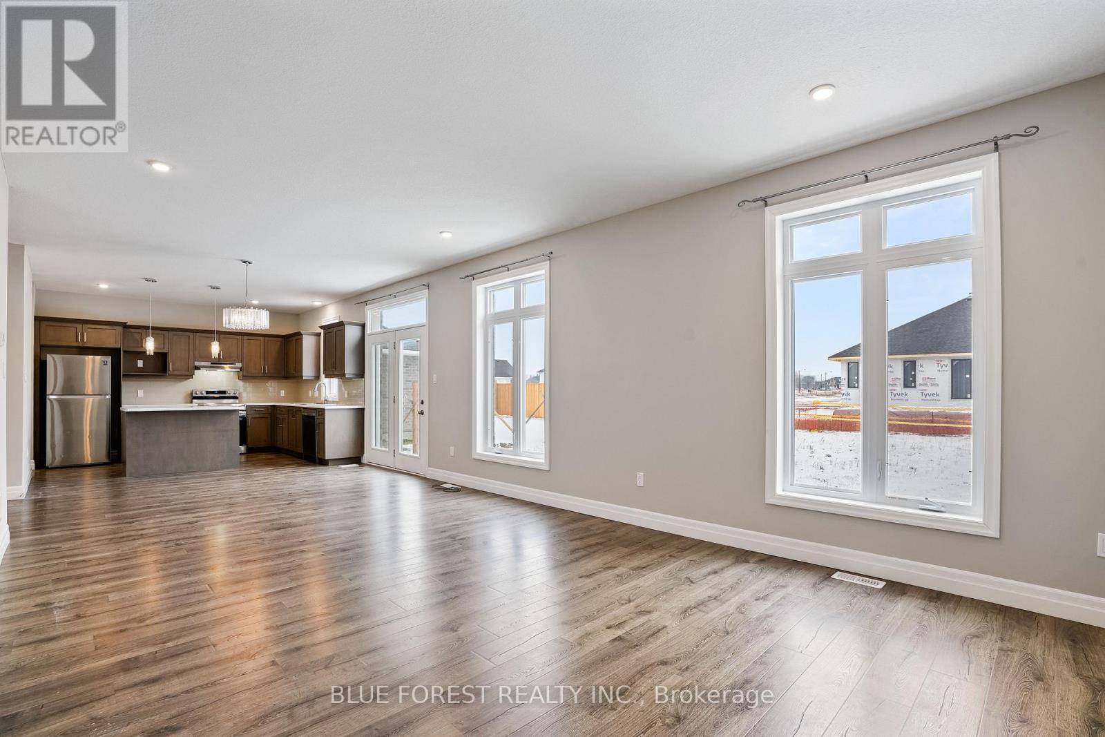 39 Muirfield Drive, St. Thomas, ON - Indoor Photo Showing Living Room