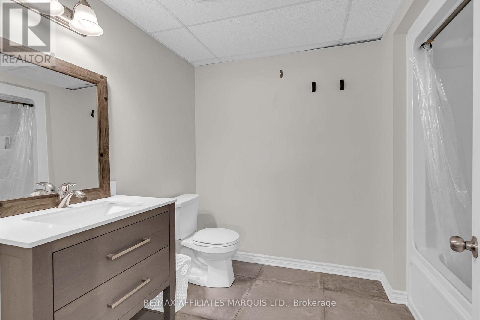 109 Leonia Street, Cornwall, ON - Indoor Photo Showing Bathroom