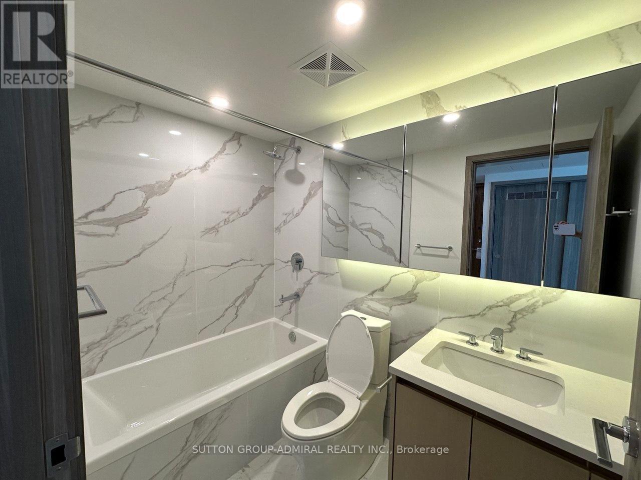 2203 - 1 Concord Cityplace Way, Toronto, ON - Indoor Photo Showing Bathroom