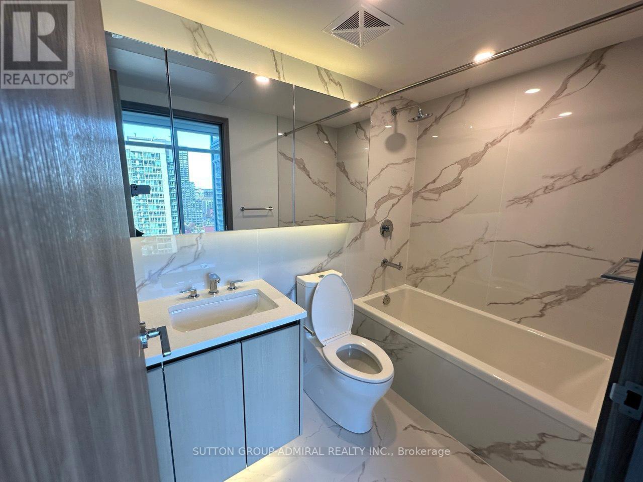 2203 - 1 Concord Cityplace Way, Toronto, ON - Indoor Photo Showing Bathroom