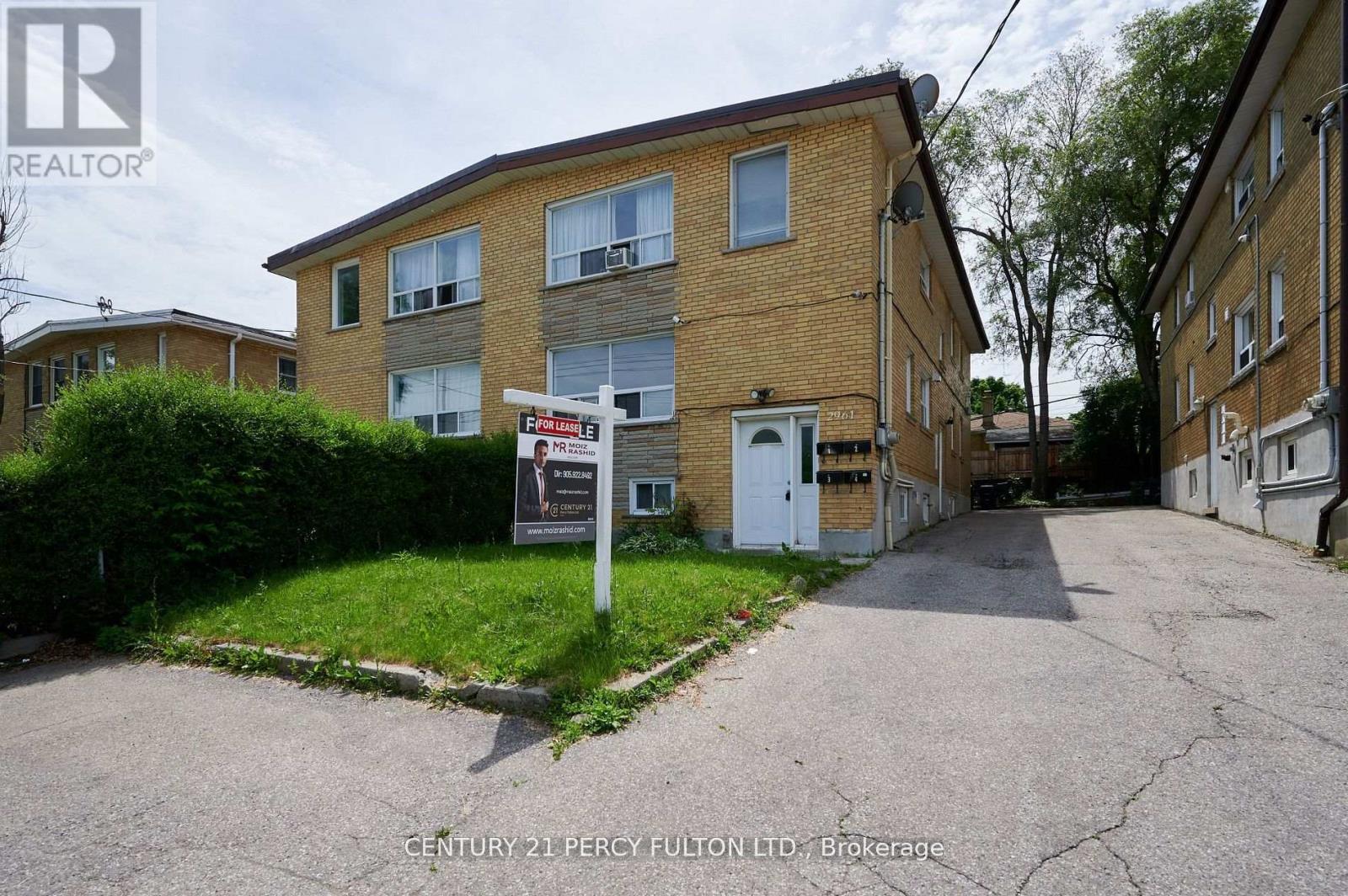 2961 Lawrence Avenue E, Toronto, ON - Outdoor