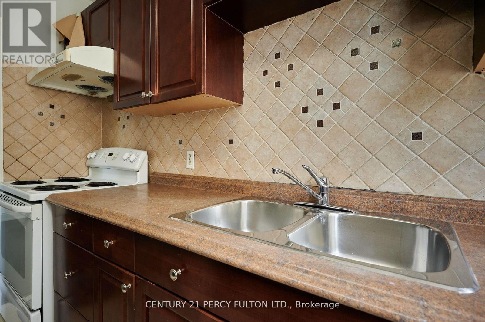 2961 Lawrence Avenue E, Toronto, ON - Indoor Photo Showing Kitchen With Double Sink