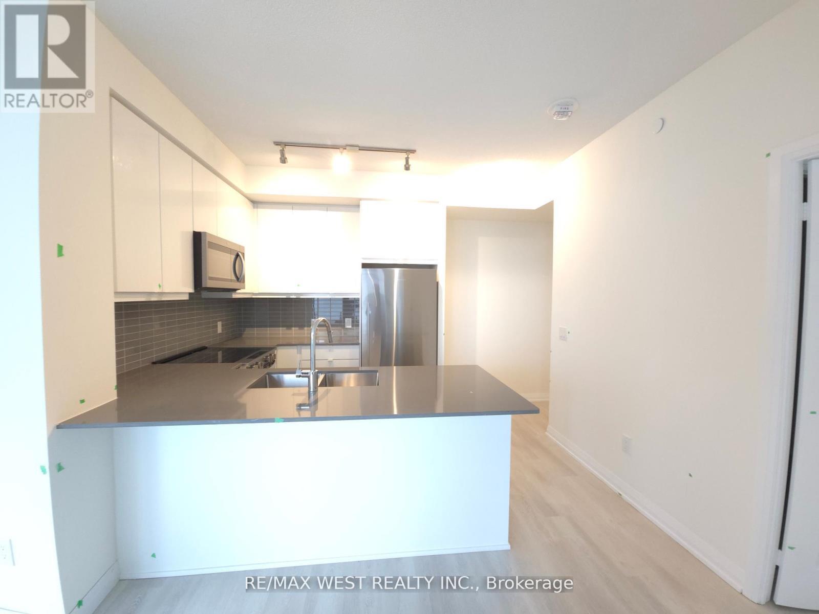 708 - 3260 Sheppard Avenue, Toronto, ON - Indoor Photo Showing Kitchen With Double Sink