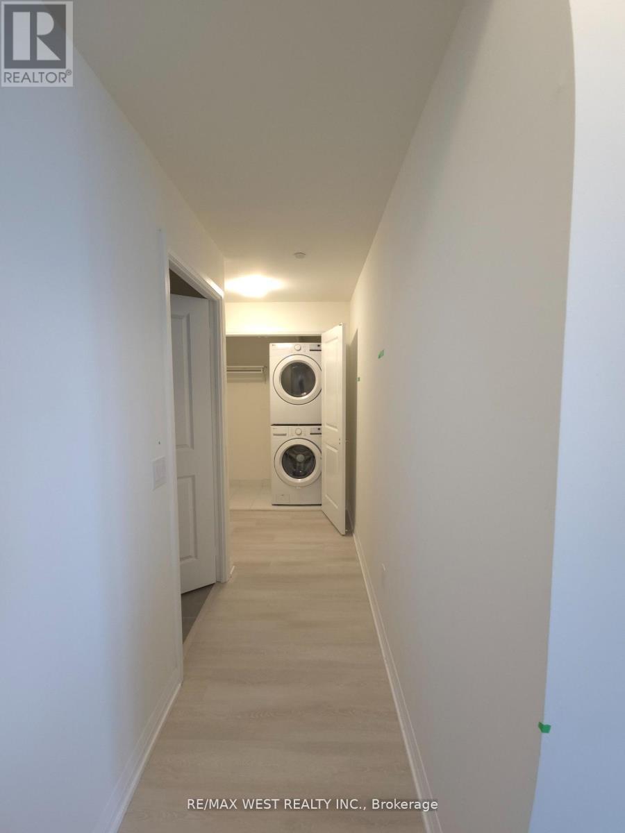 708 - 3260 Sheppard Avenue, Toronto, ON - Indoor Photo Showing Laundry Room