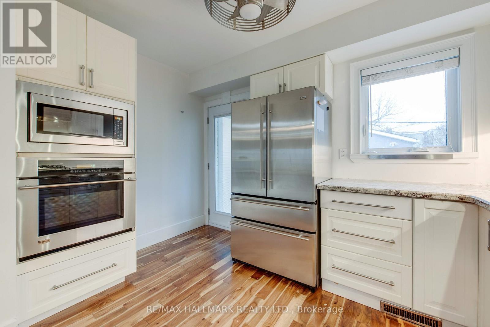 20 Marigold Avenue, Toronto, ON - Indoor Photo Showing Kitchen