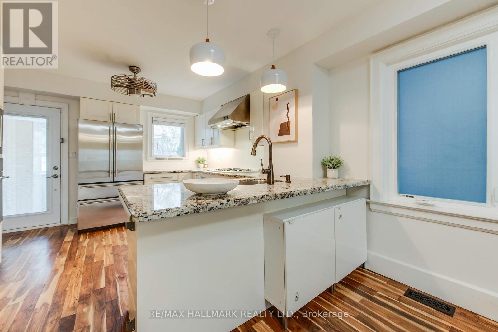20 Marigold Avenue, Toronto, ON - Indoor Photo Showing Kitchen