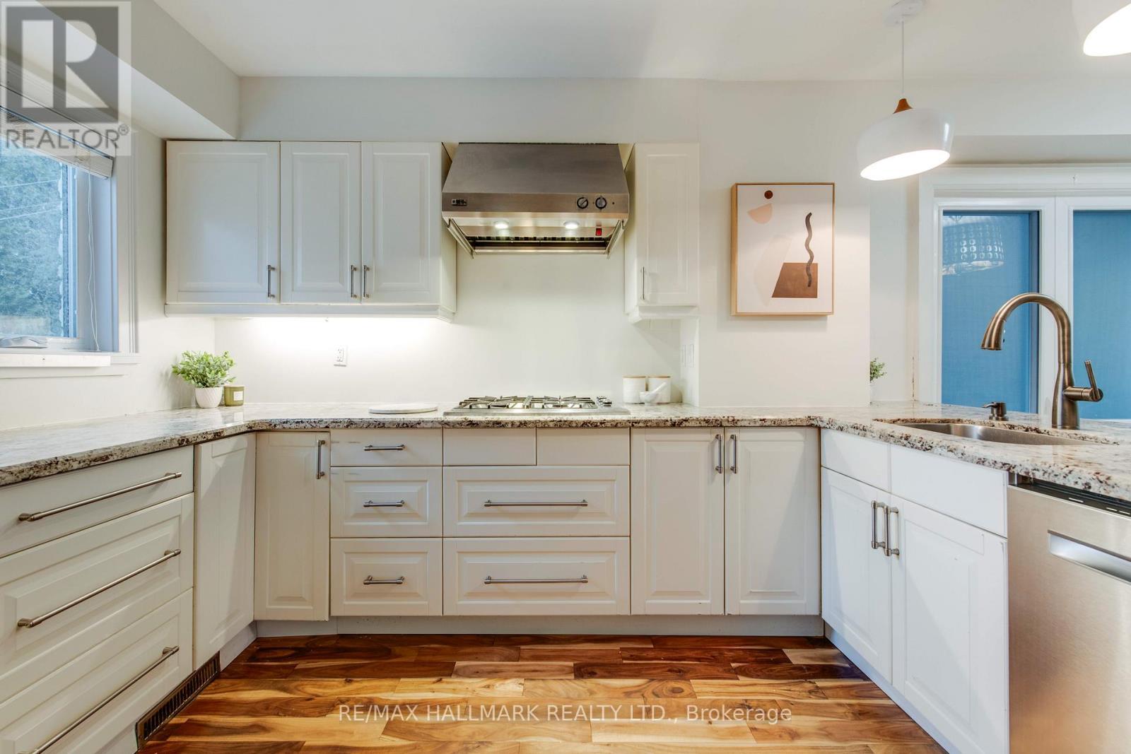 20 Marigold Avenue, Toronto, ON - Indoor Photo Showing Kitchen With Upgraded Kitchen