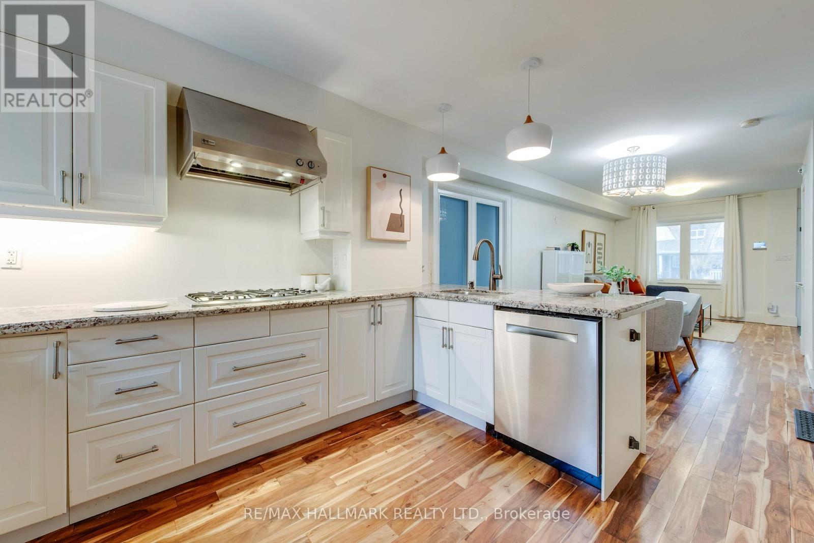 20 Marigold Avenue, Toronto, ON - Indoor Photo Showing Kitchen With Upgraded Kitchen