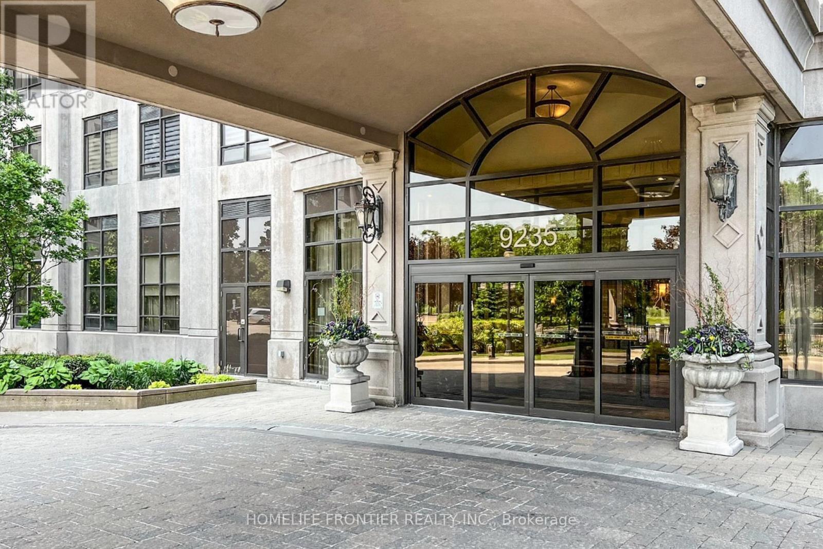 511 - 9235 Jane Street, Vaughan, ON - Outdoor