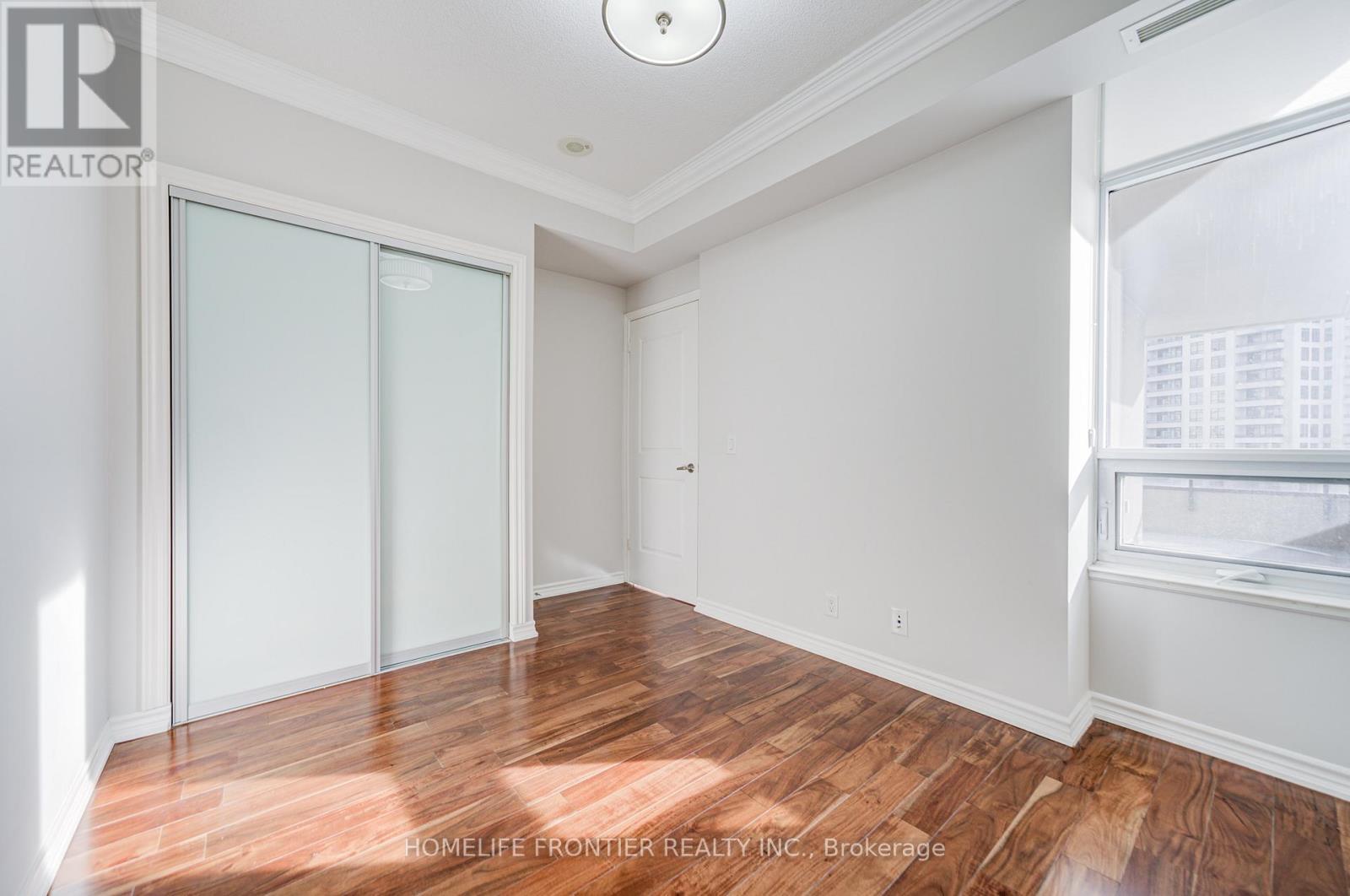 511 - 9235 Jane Street, Vaughan, ON - Indoor Photo Showing Other Room