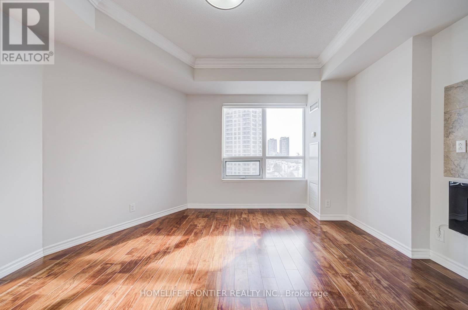 511 - 9235 Jane Street, Vaughan, ON - Indoor Photo Showing Other Room