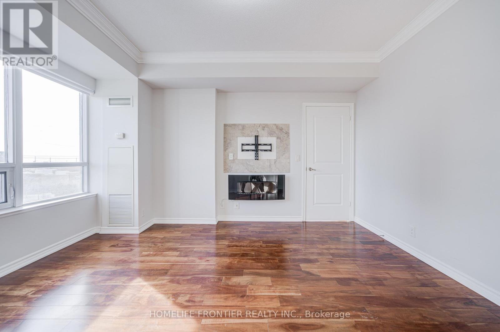 511 - 9235 Jane Street, Vaughan, ON - Indoor Photo Showing Other Room With Fireplace
