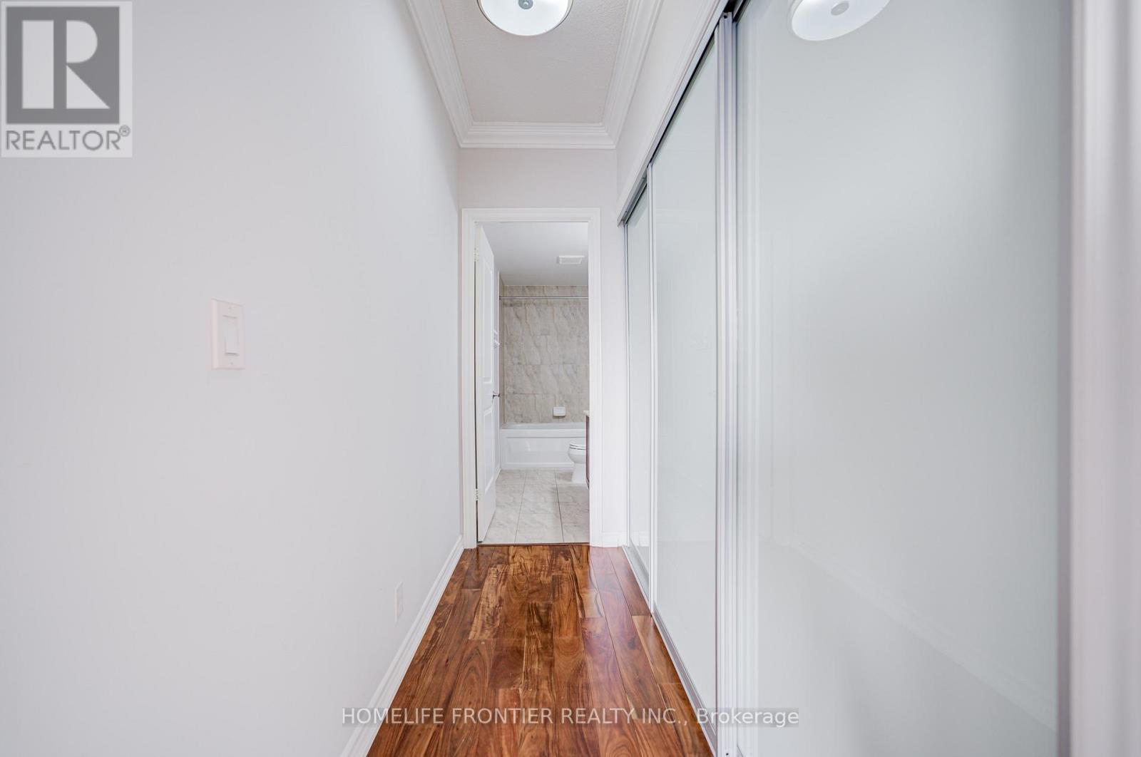 511 - 9235 Jane Street, Vaughan, ON - Indoor Photo Showing Other Room