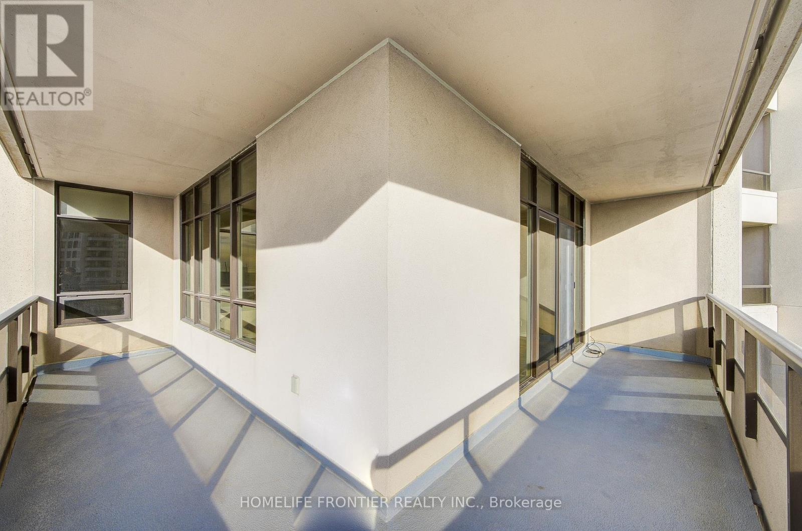 511 - 9235 Jane Street, Vaughan, ON - With Exterior