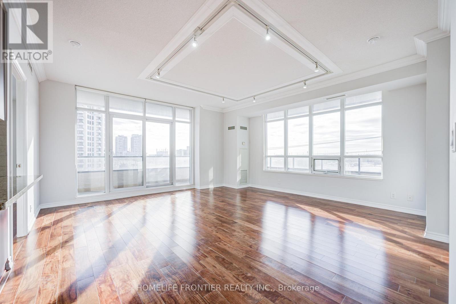 511 - 9235 Jane Street, Vaughan, ON - Indoor Photo Showing Other Room