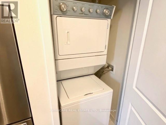 3501 - 510 Curran Place, Mississauga, ON - Indoor Photo Showing Laundry Room