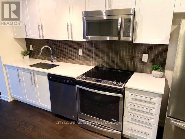 3501 - 510 Curran Place, Mississauga, ON - Indoor Photo Showing Kitchen With Upgraded Kitchen