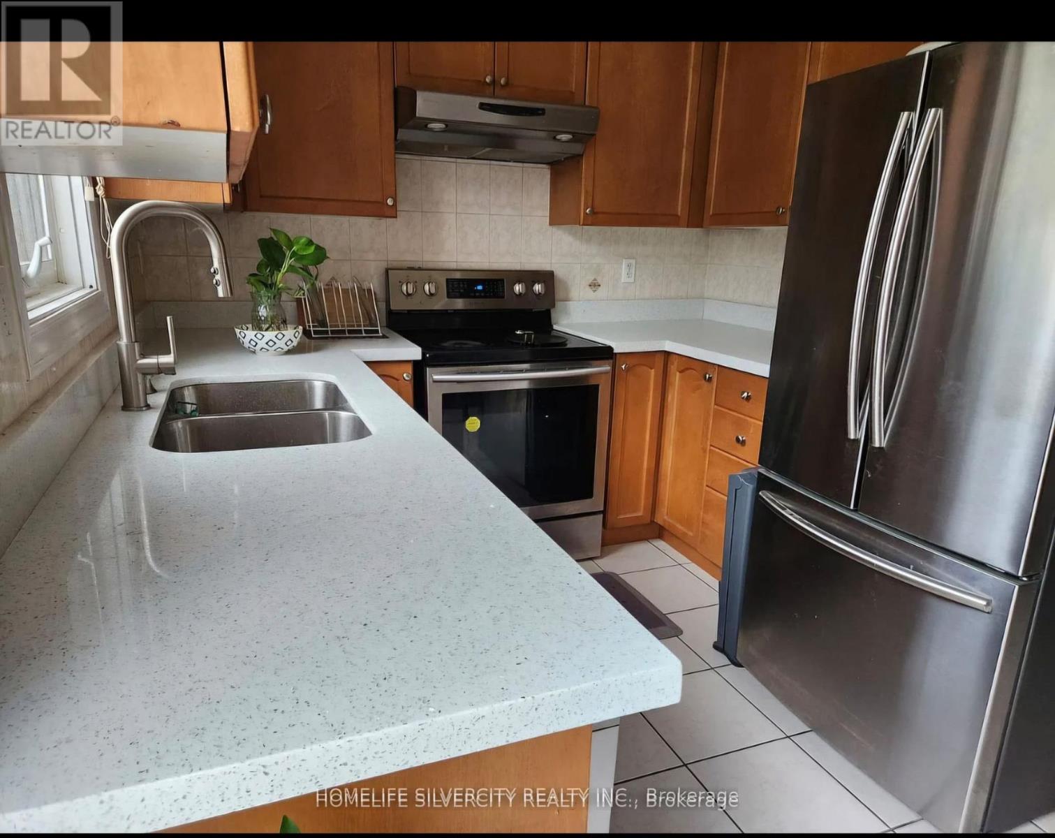Main And 2Nd Floor - 60 Silent Pond Crescent, Brampton, ON - Indoor Photo Showing Kitchen With Double Sink