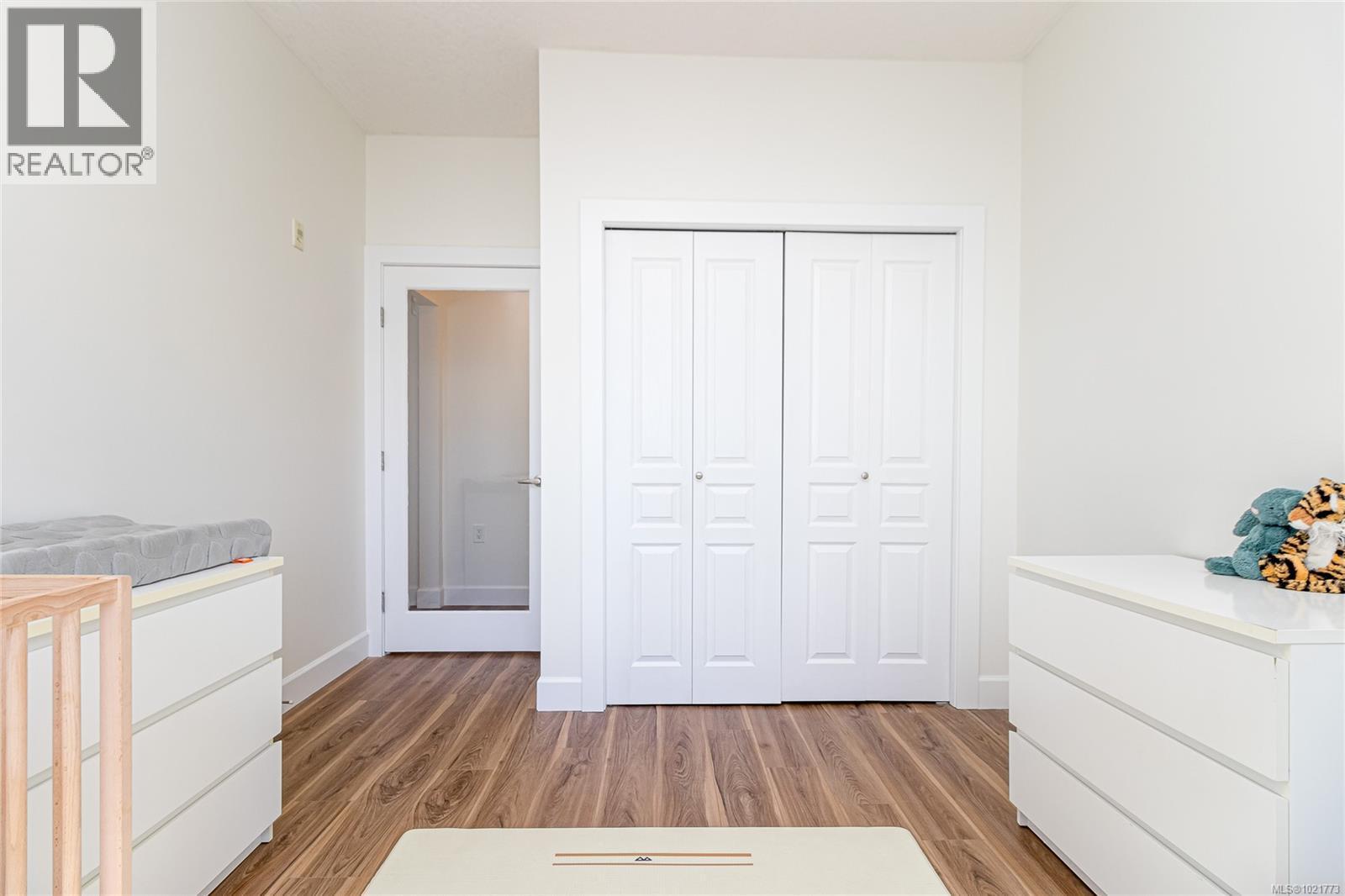 408 870 Short St, Saanich, BC - Indoor