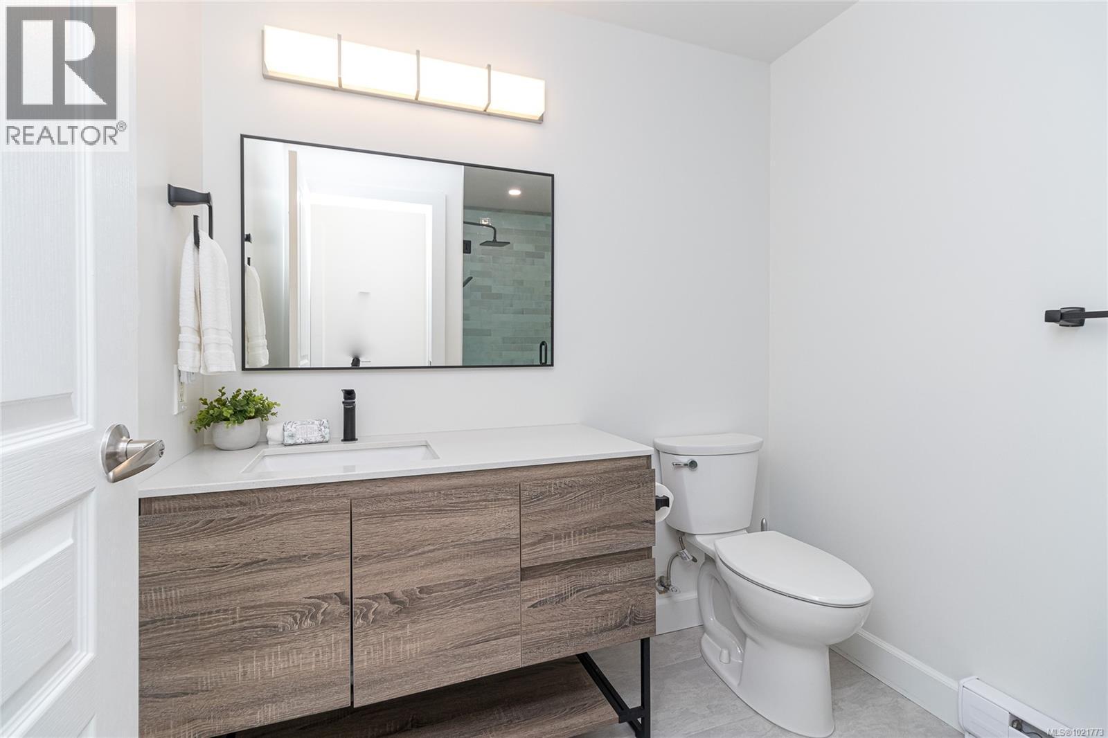 408 870 Short St, Saanich, BC - Indoor Photo Showing Bathroom