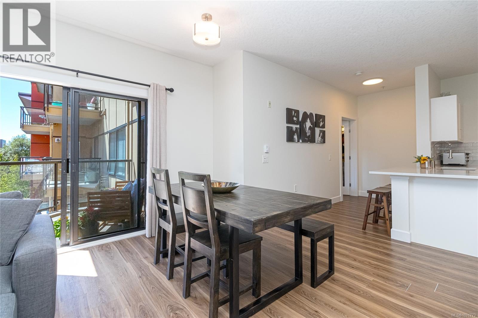 408 870 Short St, Saanich, BC - Indoor Photo Showing Dining Room