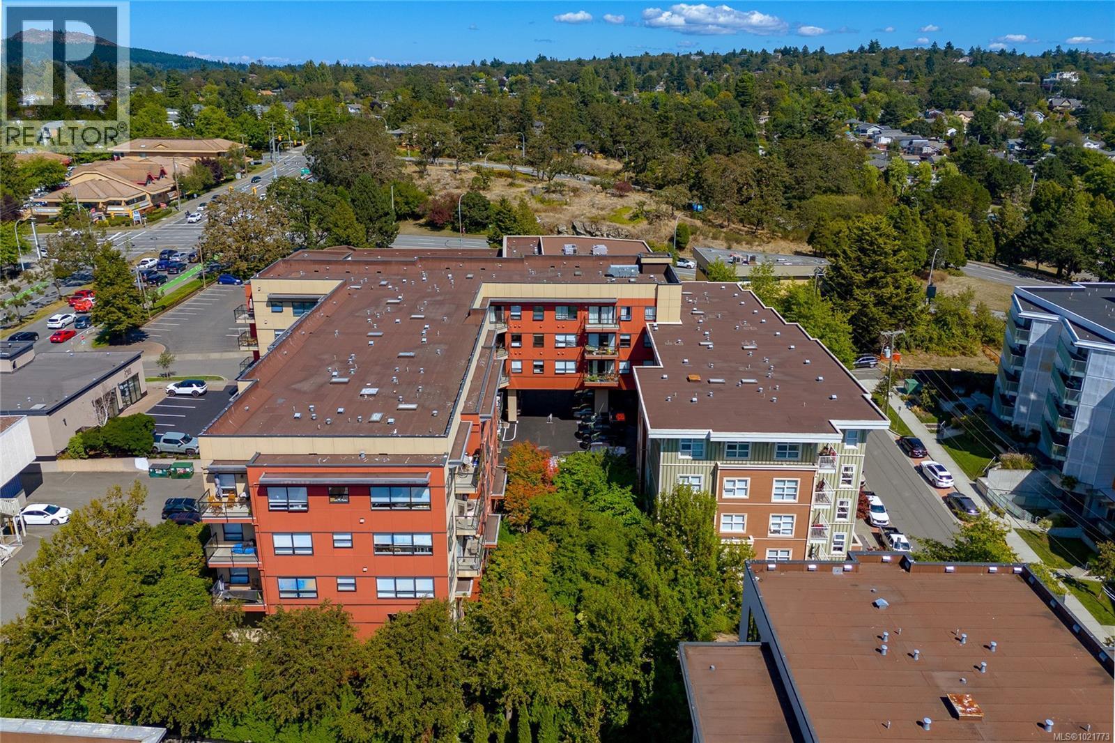 408 870 Short St, Saanich, BC - Outdoor With View