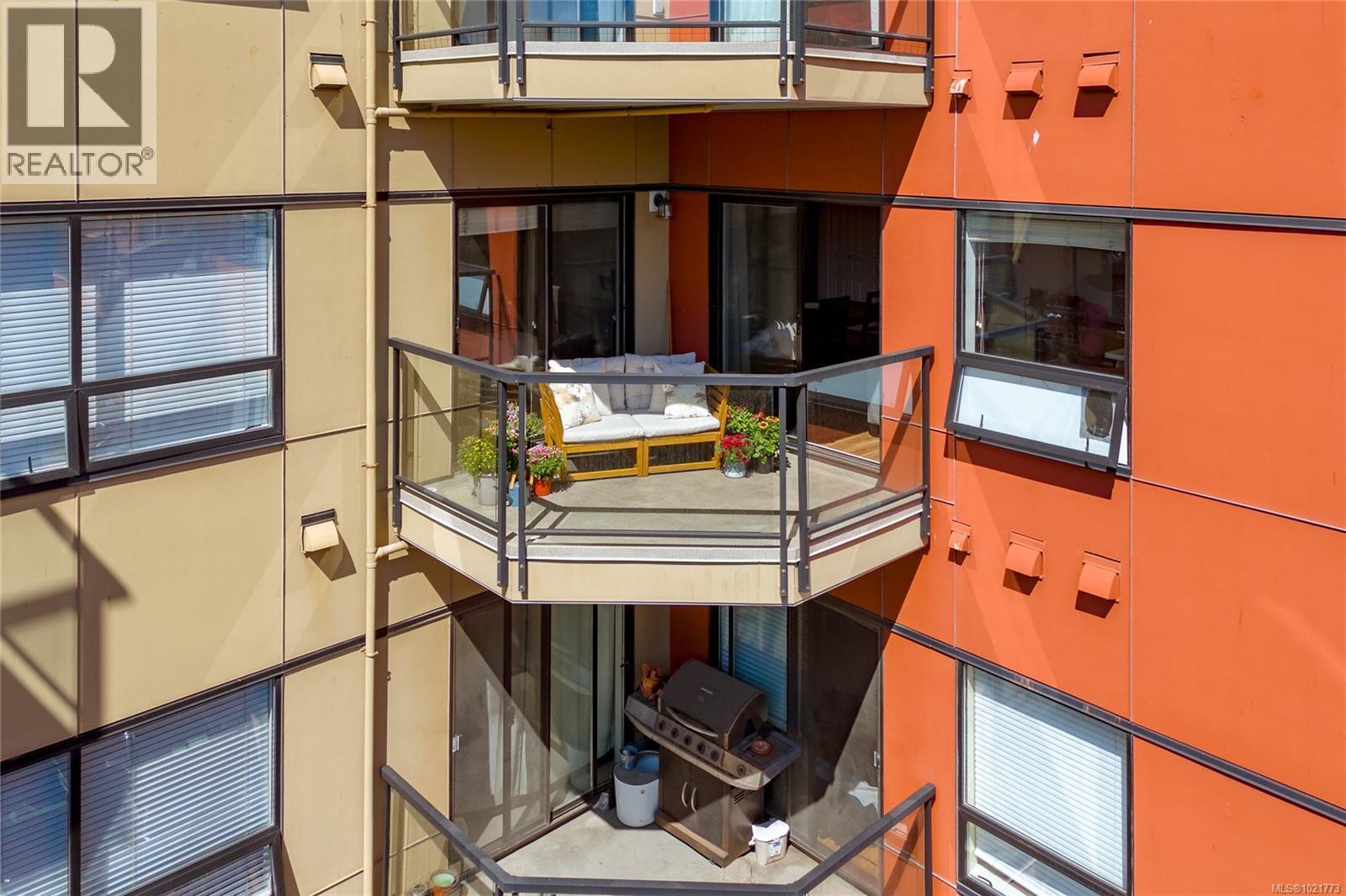 408 870 Short St, Saanich, BC - Outdoor With Balcony With Exterior