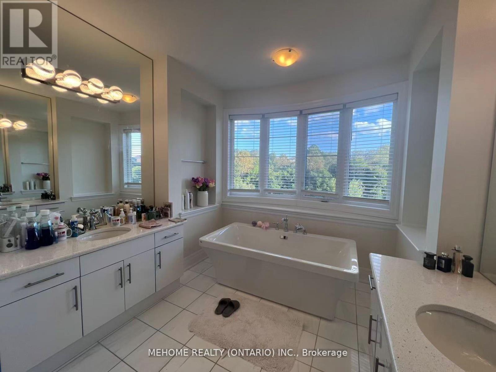 51 Bridgepointe Court, Aurora, ON - Indoor Photo Showing Bathroom