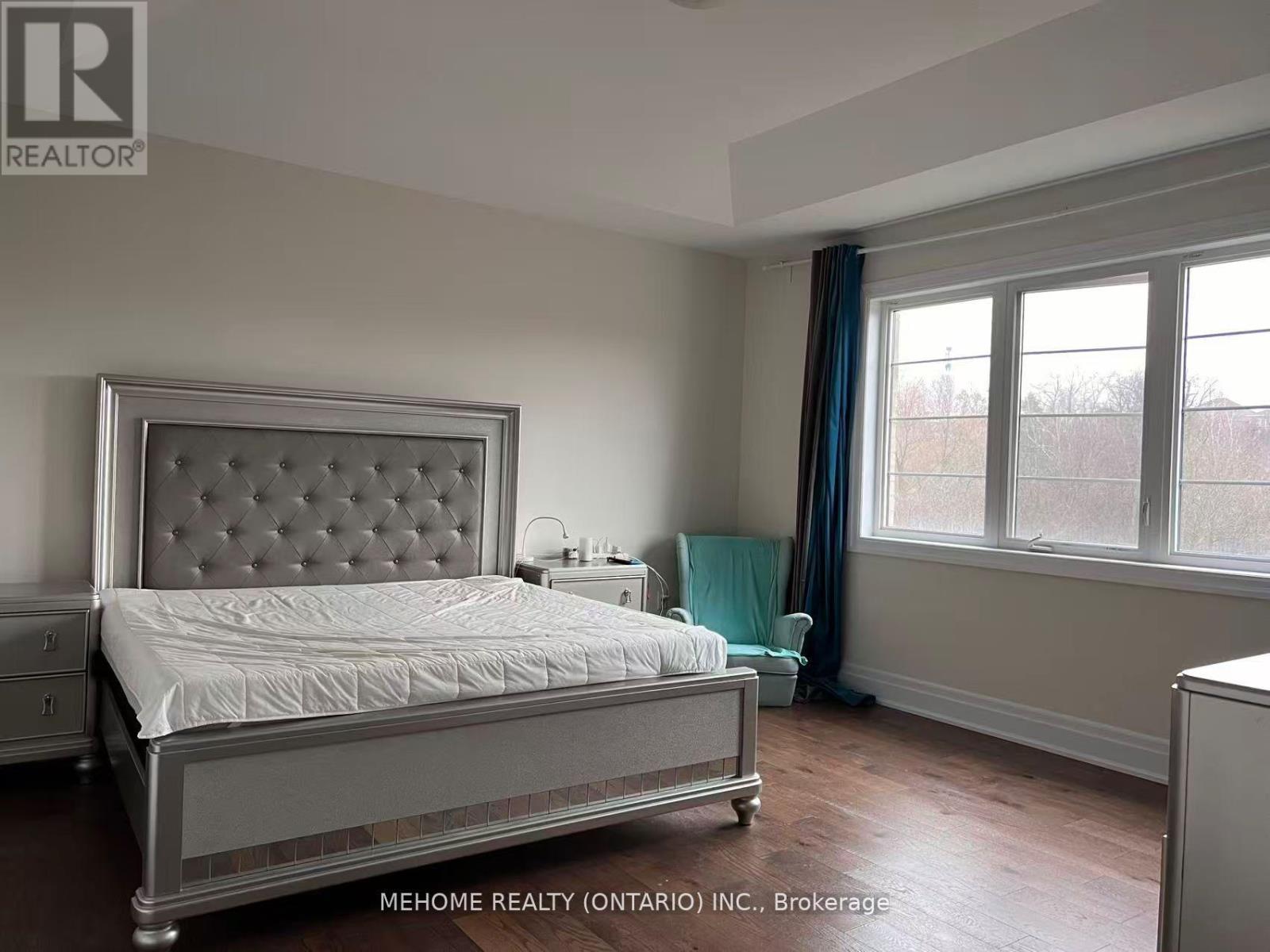 51 Bridgepointe Court, Aurora, ON - Indoor Photo Showing Bedroom
