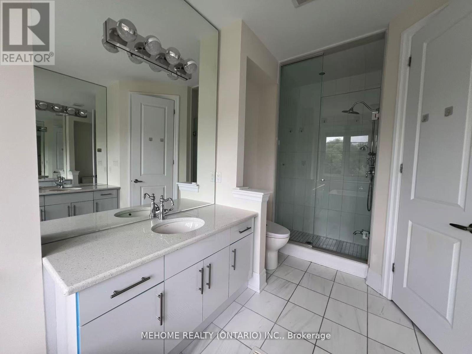 51 Bridgepointe Court, Aurora, ON - Indoor Photo Showing Bathroom