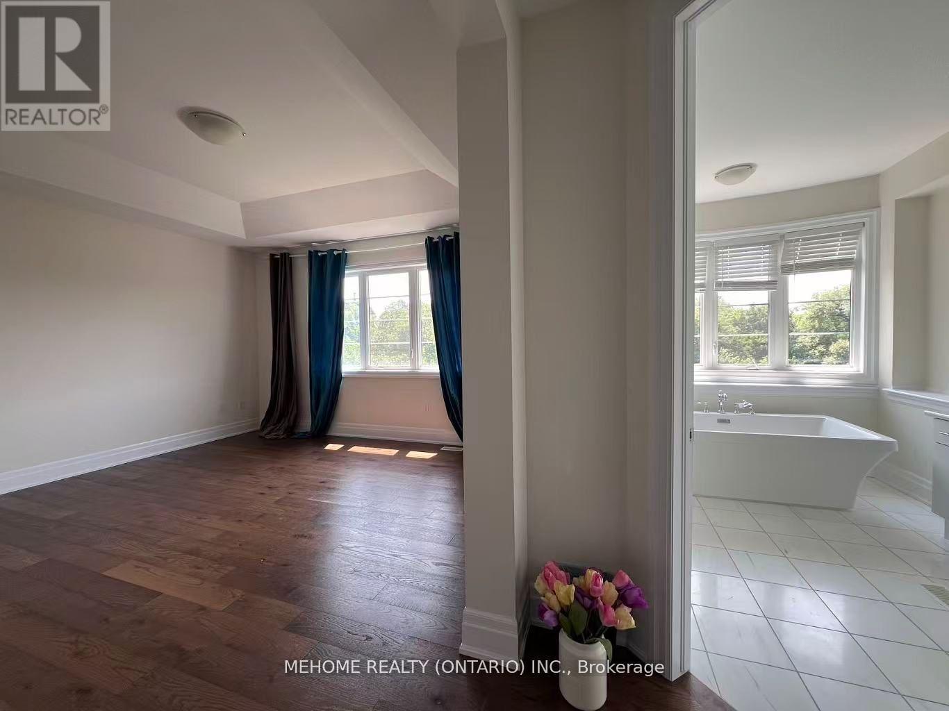 51 Bridgepointe Court, Aurora, ON - Indoor Photo Showing Other Room