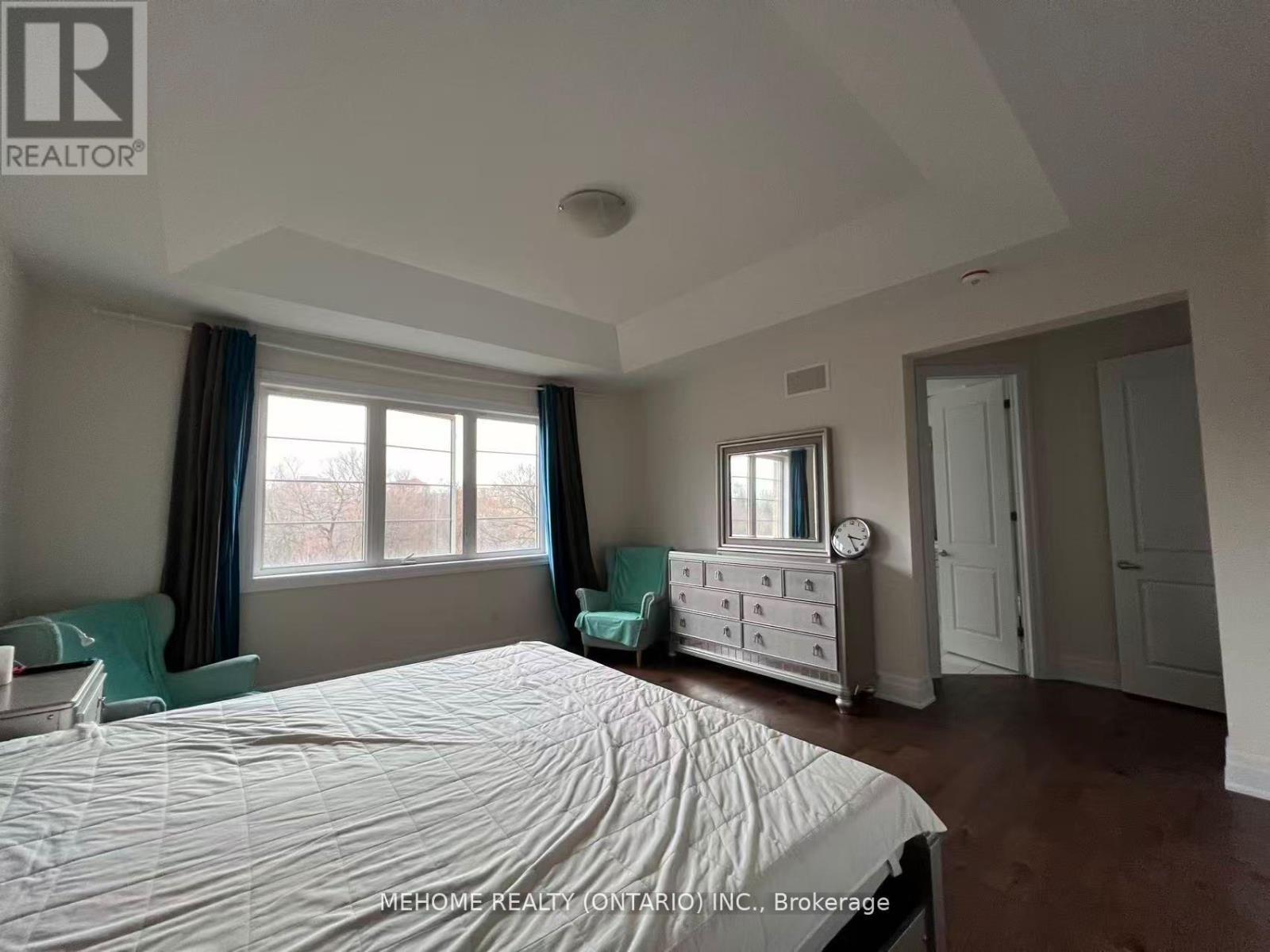 51 Bridgepointe Court, Aurora, ON - Indoor Photo Showing Bedroom