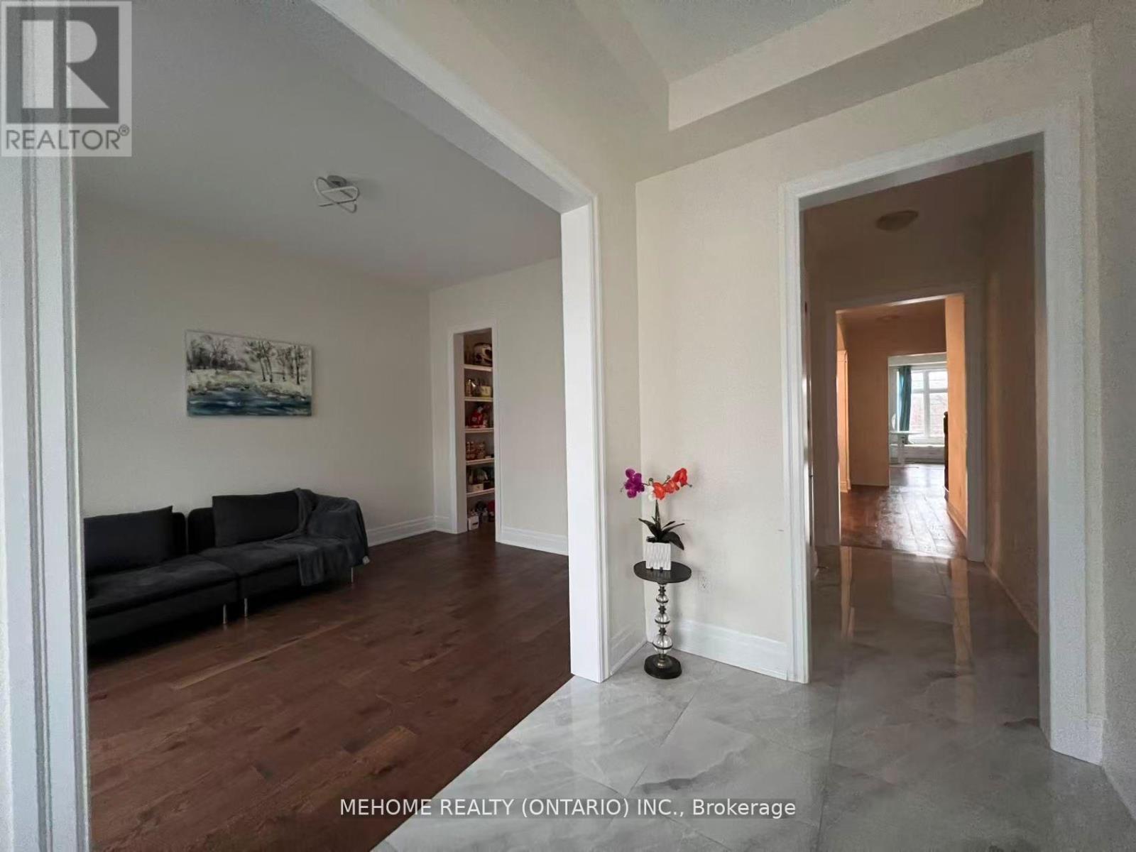 51 Bridgepointe Court, Aurora, ON - Indoor Photo Showing Other Room