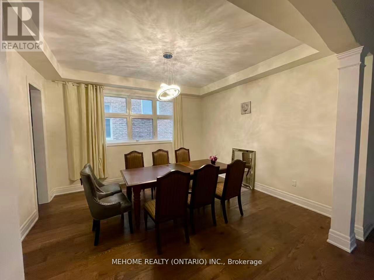 51 Bridgepointe Court, Aurora, ON - Indoor Photo Showing Dining Room