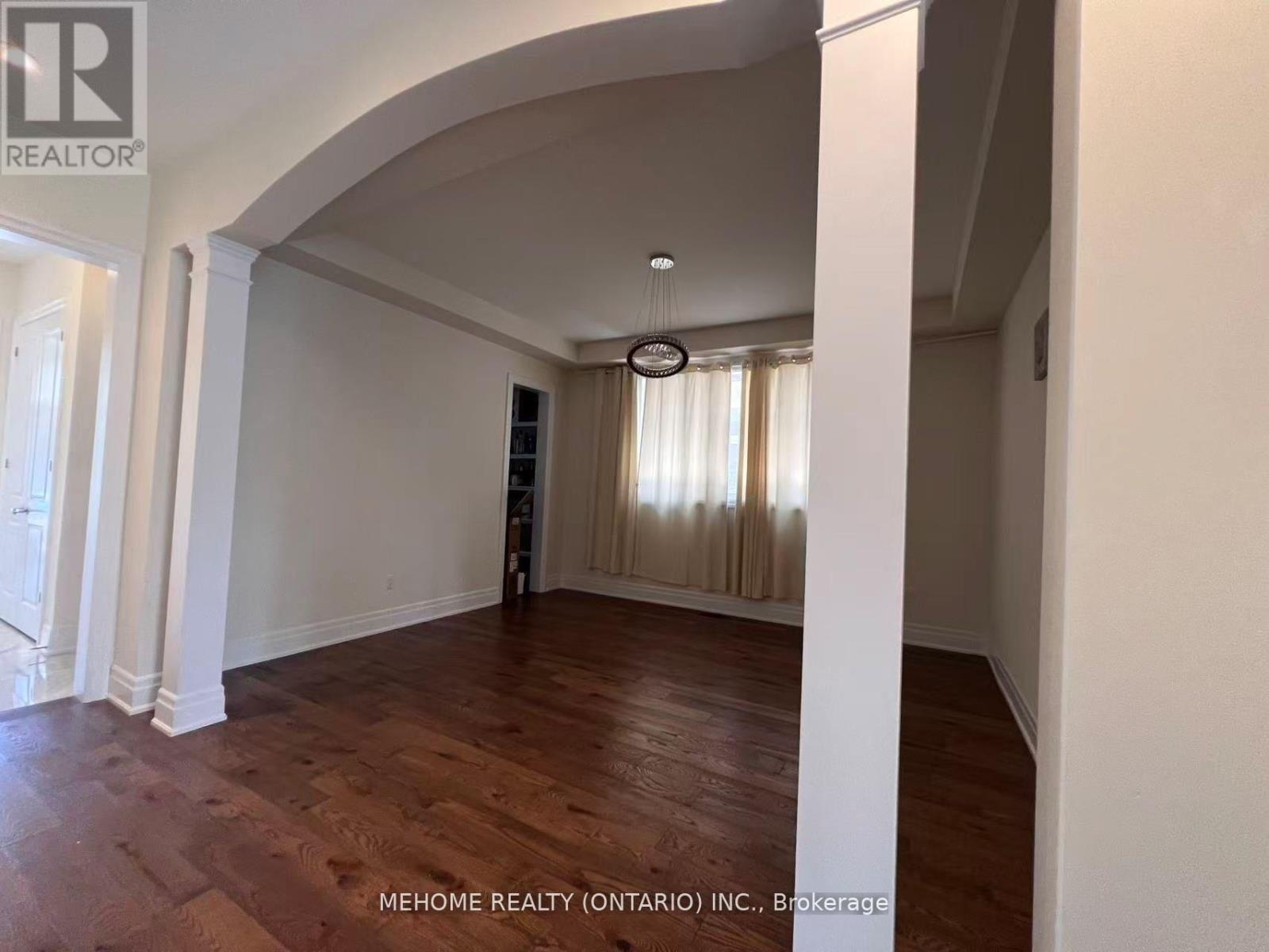 51 Bridgepointe Court, Aurora, ON - Indoor Photo Showing Other Room