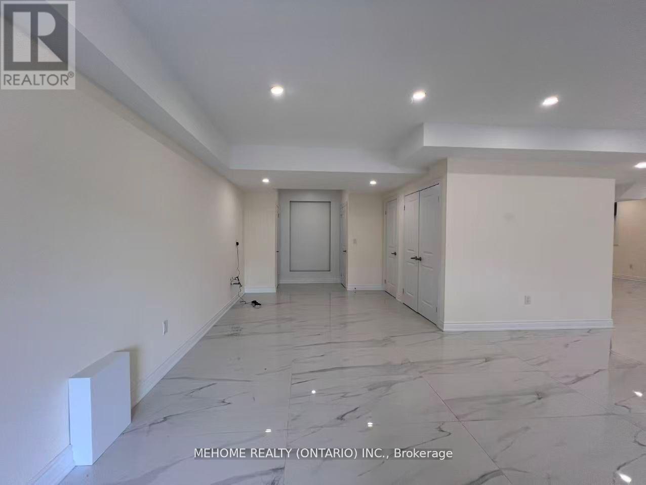 51 Bridgepointe Court, Aurora, ON - Indoor Photo Showing Other Room