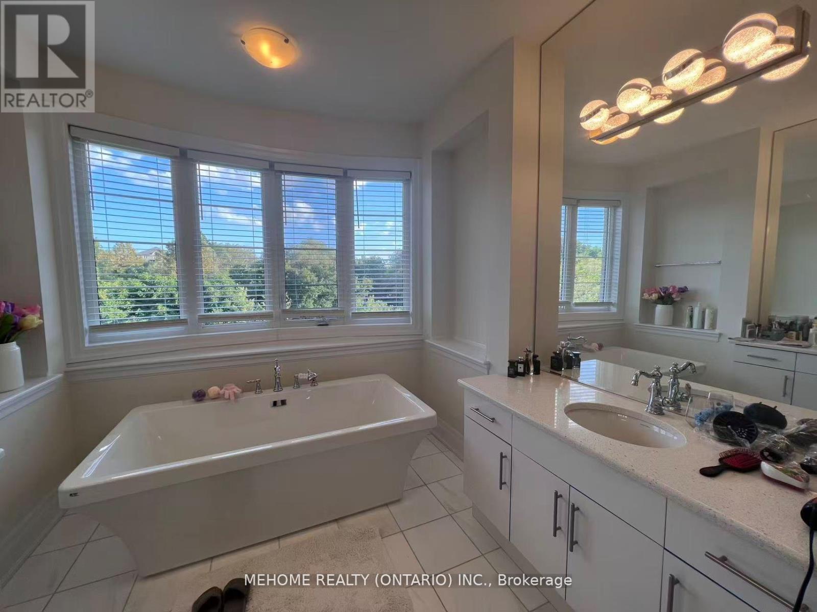 51 Bridgepointe Court, Aurora, ON - Indoor Photo Showing Bathroom
