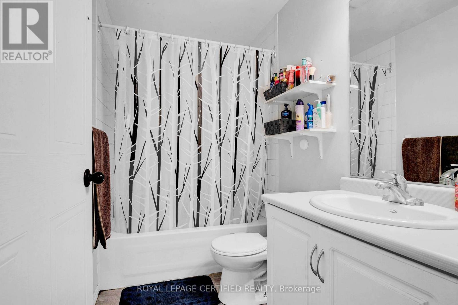 301 - 626 First Street, London East, ON - Indoor Photo Showing Bathroom